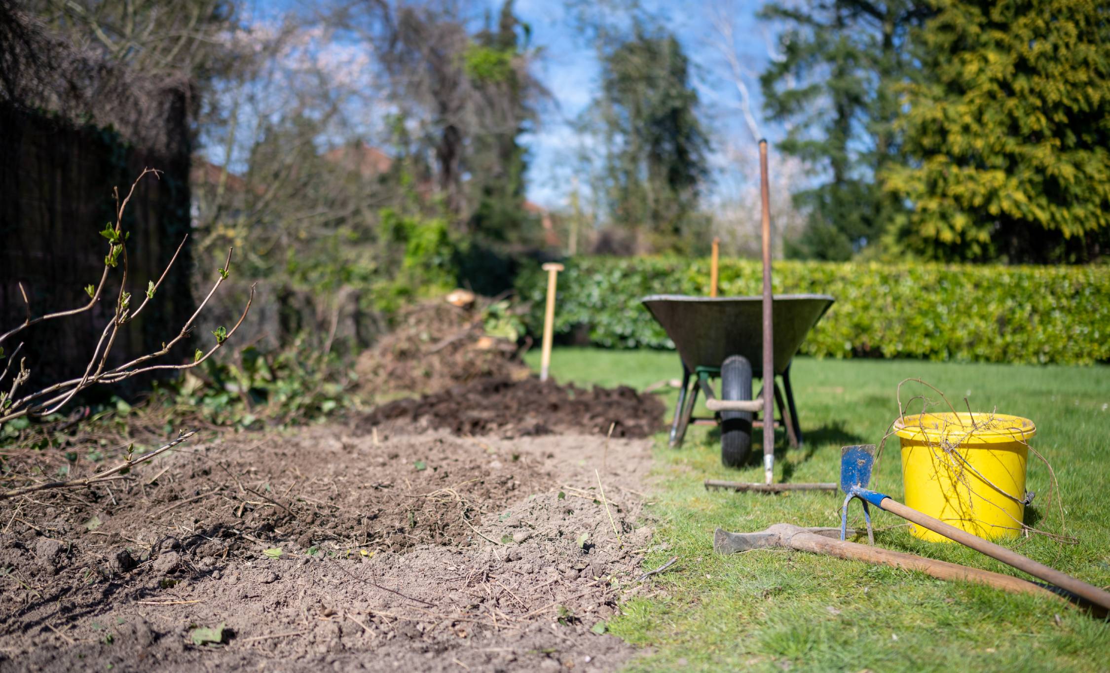 lavori giardinaggio inizio primavera- Gartenarbeiten im Fruehling-2250x1365