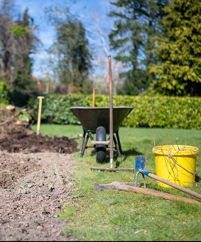 lavori inzioprimavra-Gartenarbeiten im Frühling700x845